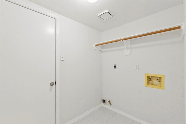 Building Photo - 13902 Danton Falls Dr