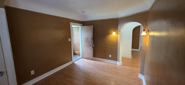 Building Photo - 58 Waldo St