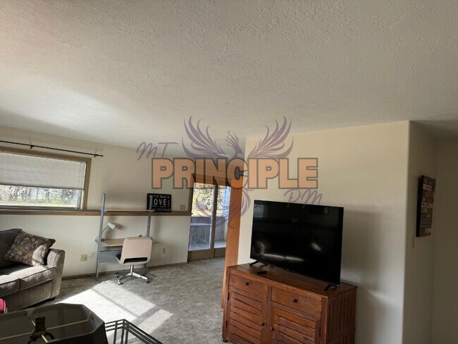 Building Photo - 15 Penney Lane