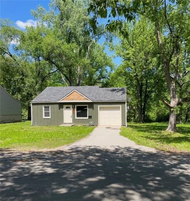 Building Photo - Waverly Avenue