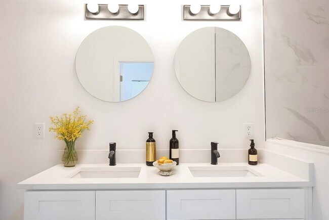 Building Photo - 46 Master Dr