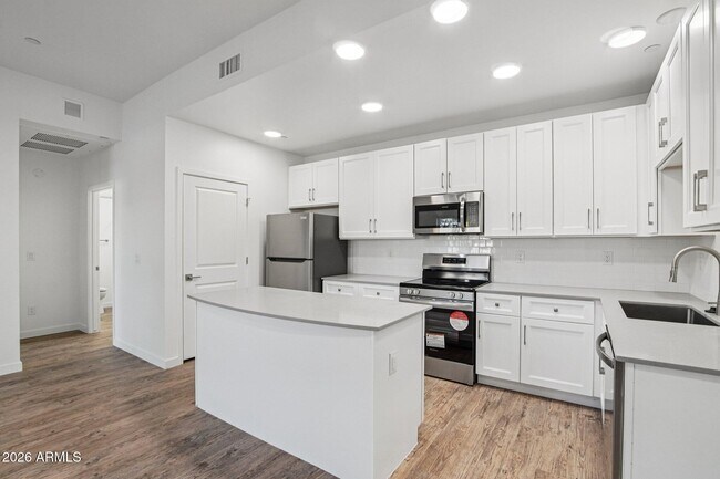 Building Photo - 3021 W Williams Dr