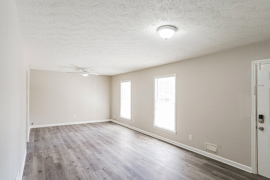 Building Photo - 5010 Ailene Dr