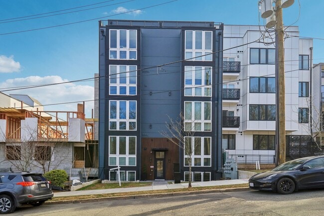 Building Photo - 2213 M St NE
