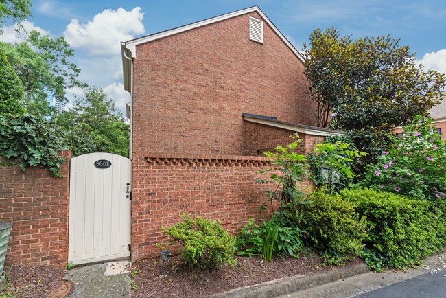 Building Photo - Newly Remodeled Townhome in Fourth Ward – ...