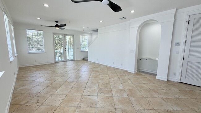 Building Photo - 810 3rd Ave N