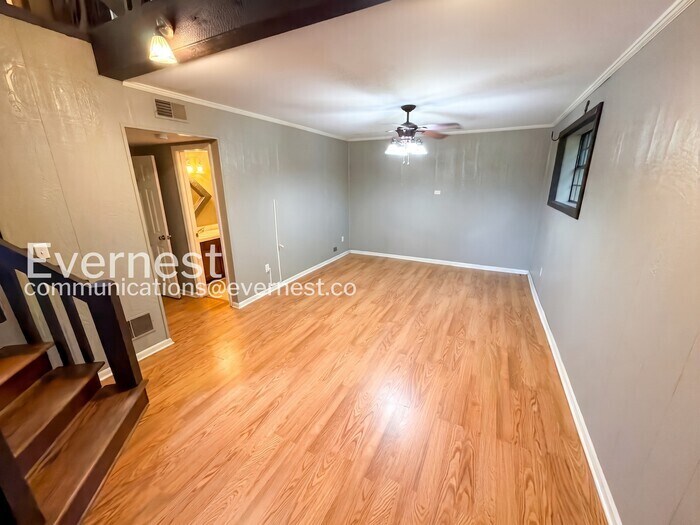 Building Photo - 716 Brookview Dr