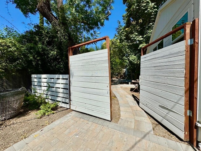 Building Photo - Available For 4+ Months!* Rare Find Furnished Saint Helena Gem, “Upper Tainter” 2 Bedrooms, 2 Bat...