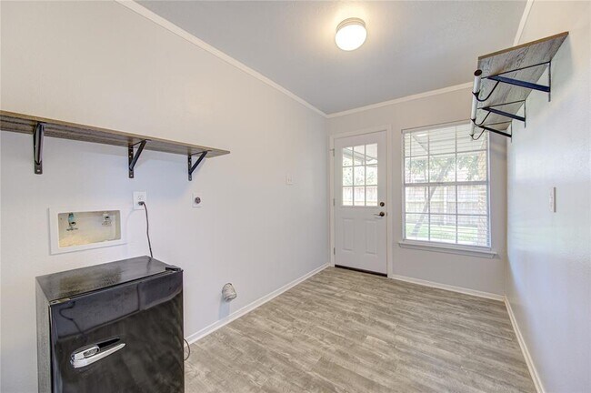 Building Photo - 236 E Castle Harbour Dr