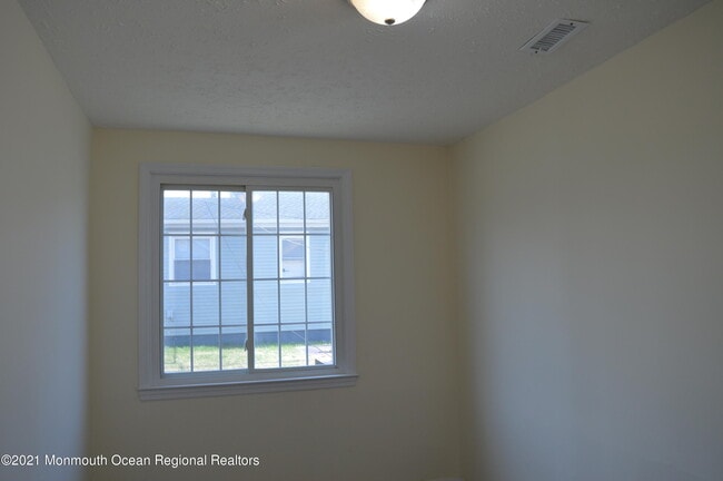 Building Photo - 186 S Park Ave