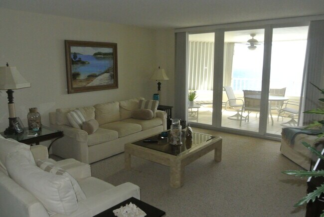 Living room - 500 S Ocean Blvd