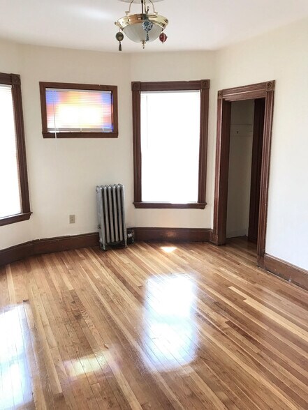 Building Photo - 336 Centre St