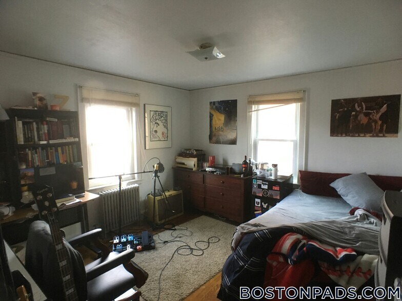 Building Photo - 22 Radnor Rd