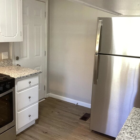 Building Photo - 713 Brewer St