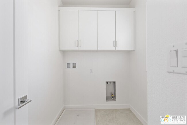 Building Photo - 35935 Hinksey St