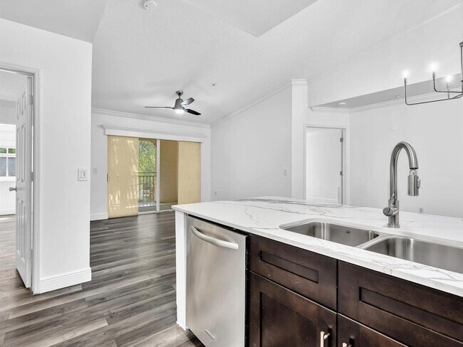 Building Photo - 2433 Centergate Dr