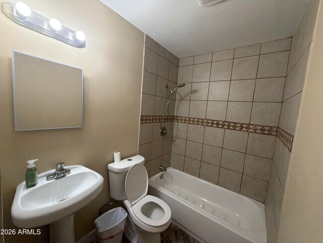 Building Photo - 5810 W Earll Dr