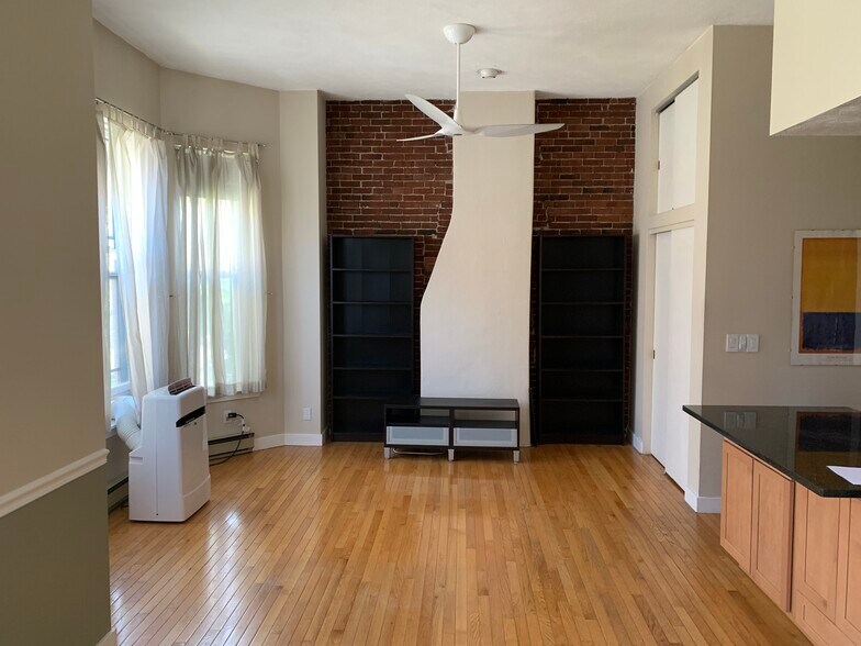 Primary Photo - 312 Columbus Ave