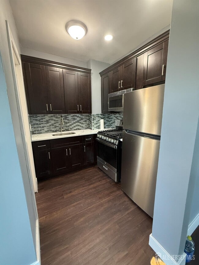 Building Photo - 205 Duncan Ave