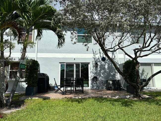 Building Photo - 16207 Sierra Palms Dr