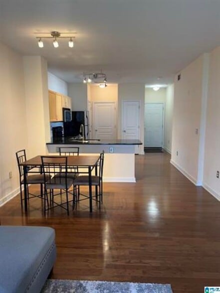 Dining Area - 2020 5th Ave S