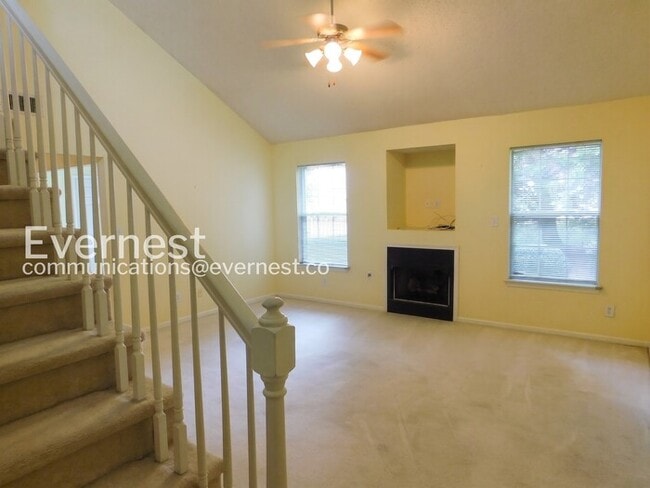 Building Photo - 702 Westgate Cir