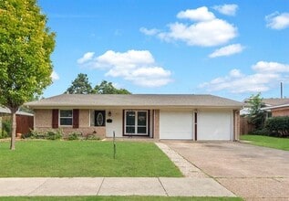 Building Photo - 821 Wisteria Way