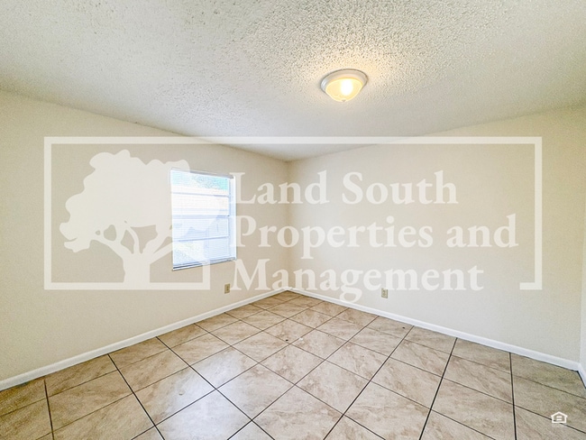 Building Photo - 5859 Charlton Dr