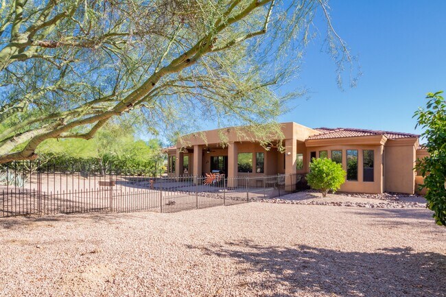 Stunning 3 bedroom, 2.5 bathroom home for lease in beautiful Rio Verde! - 26446 N Avenida del Ray