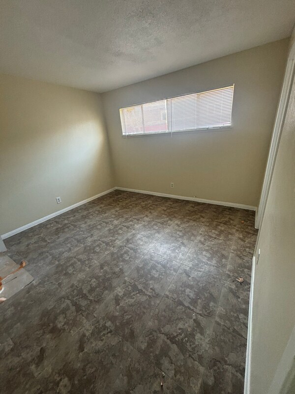 Building Photo - 5229 Mountain View Dr