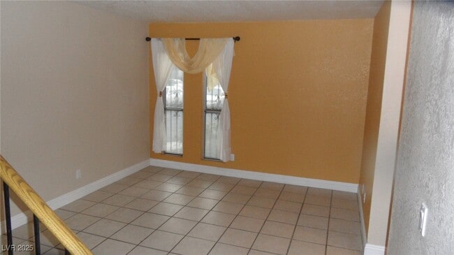 Building Photo - 561 Sellers Pl