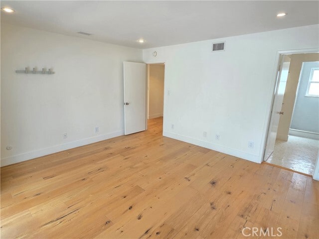 Building Photo - 20 Senisa