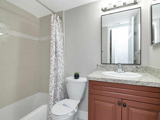 Building Photo - Ground Floor 2 Bedroom 2 Bath - Gated Comm...