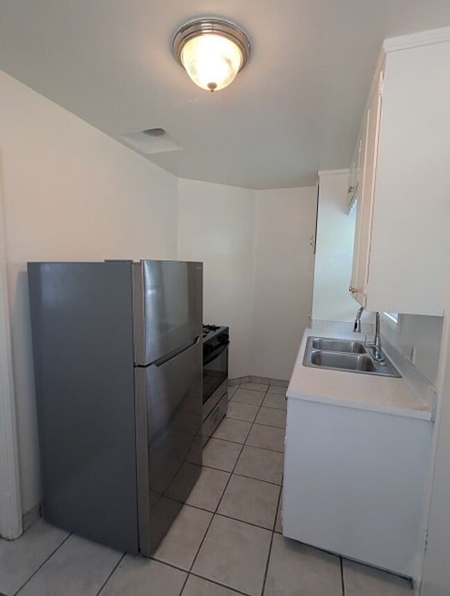 Building Photo - Single Story Duplex in San Diego; Trash Paid!