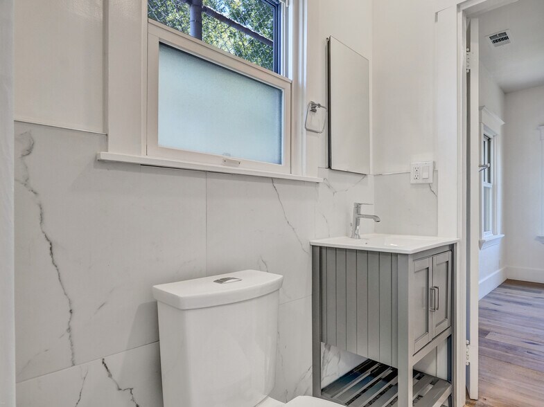 Building Photo - 1075 43rd St