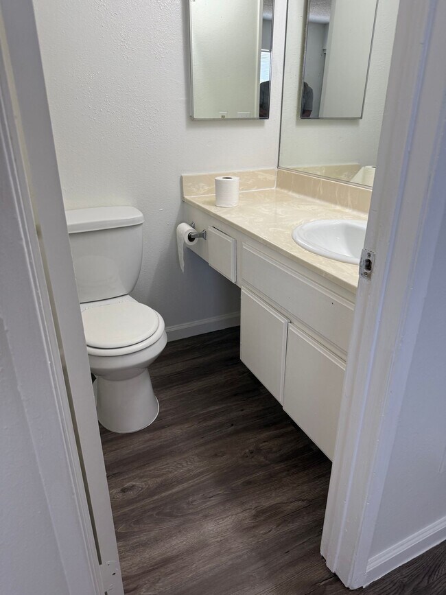 Building Photo - Stunning 2 Bed Condo in Highland | 1 Bath ...