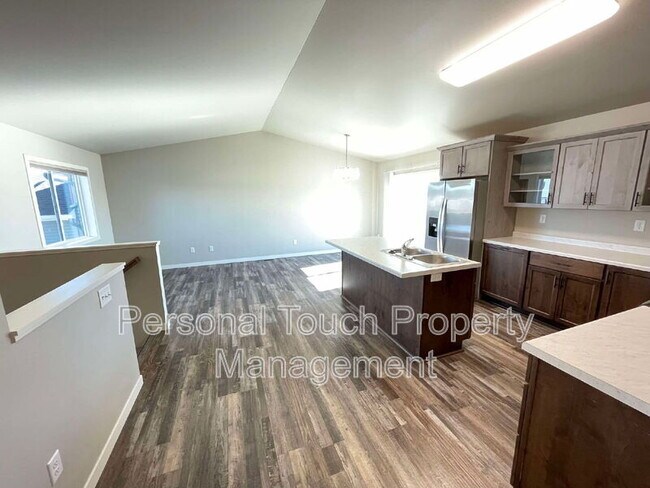 Building Photo - 1071 Barnes Dr W