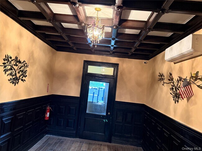 Building Photo - 222 Primrose Ave