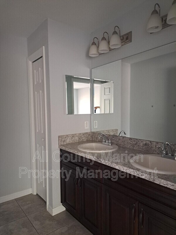 Building Photo - 7121 SE 124th Ln