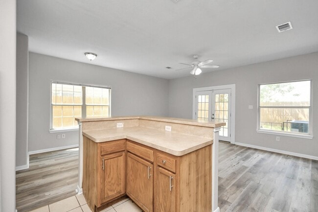 Building Photo - 6518 Nunn St