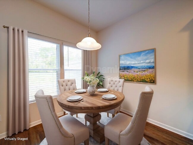 Building Photo - 916 S Battleground Ave