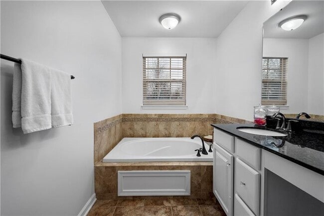 Building Photo - 294 Maple Ridge Dr