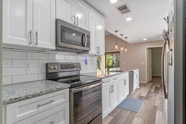 Building Photo - Spacious 3-Bed, 2-Bath Home in Casselberry