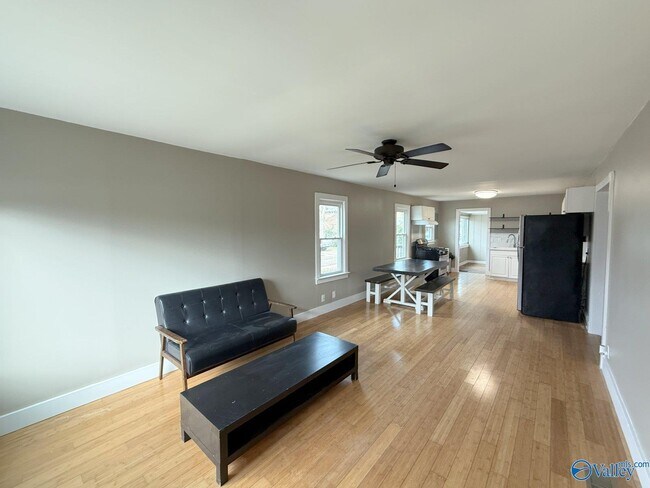 Building Photo - 1507 McCullough Ave NE