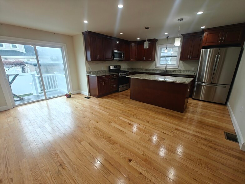 Building Photo - 42 Elmwood Ave