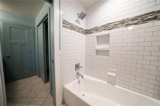 Building Photo - 1501 Diamond Head Dr