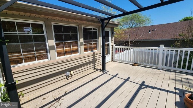 Building Photo - 318 Oakwood Ave