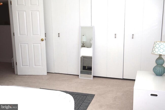 Building Photo - 5934 Mayflower Ct