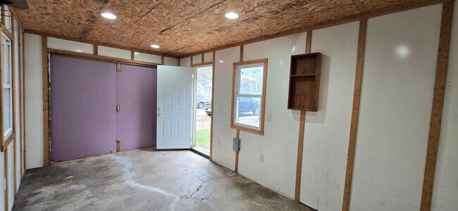 Building Photo - 8149 Antioch Rd