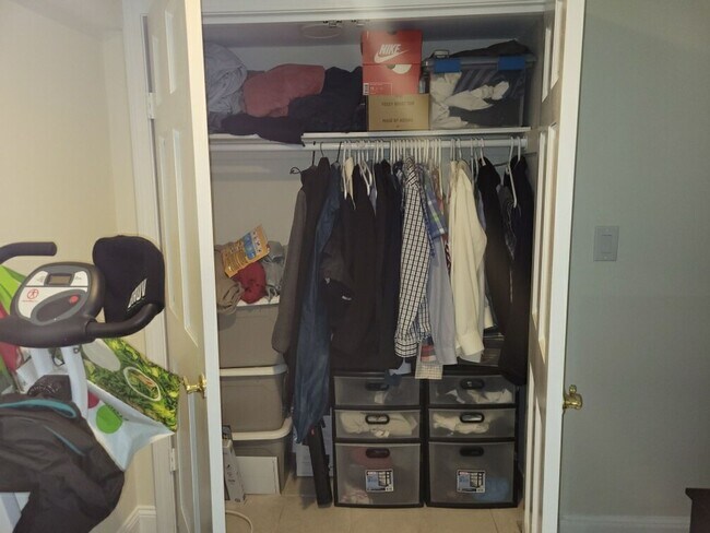 Building Photo - NO FEE!   Great deal!!!!  Garden level Allston studio with HEAT AND HOT WATER INCLUDED for 9/1!